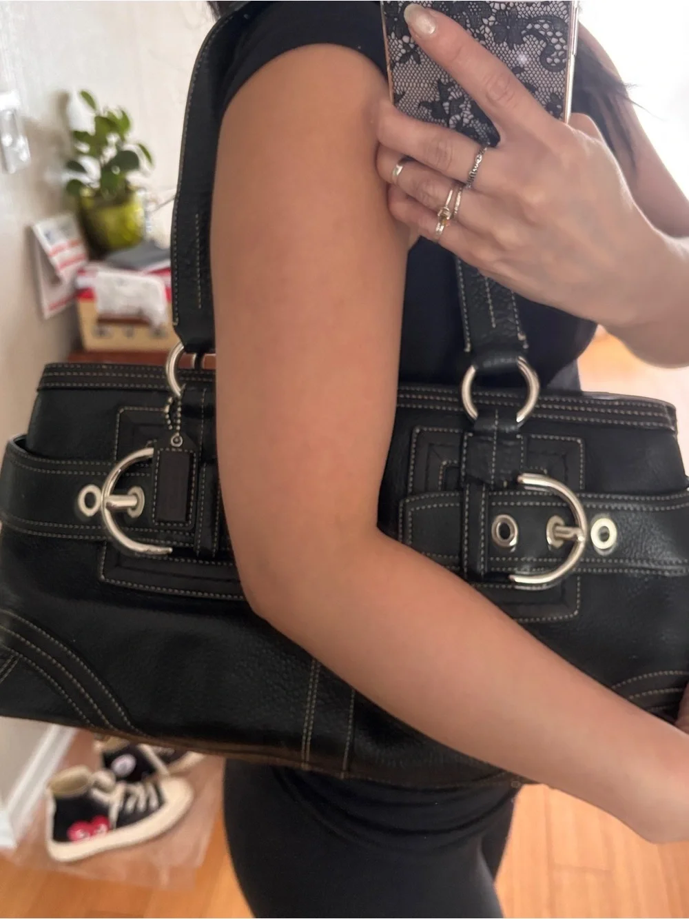 Vintage Y2K coach pebbled leather shoulder bag with silver hardware